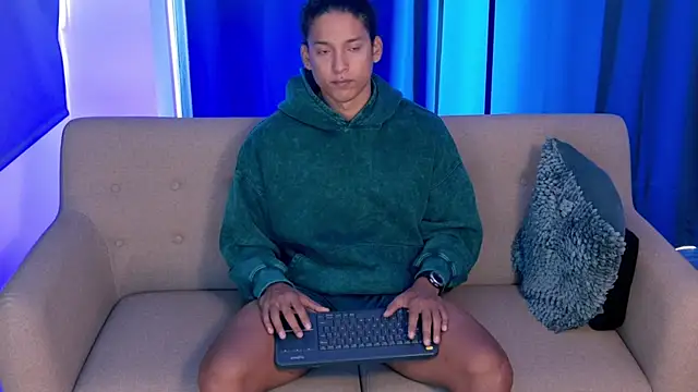 Snapshot of Liam_V chatting on October 4, 2025, 3:32 pm Liam V online show from October 4, 2025, 3:32 pm