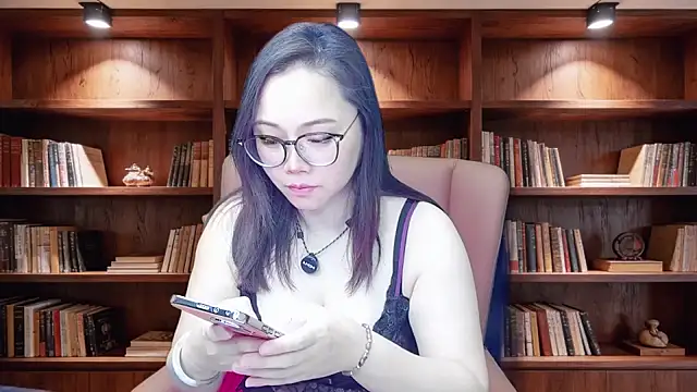 Giuliam online show from April 10, 2026, 4:50 am