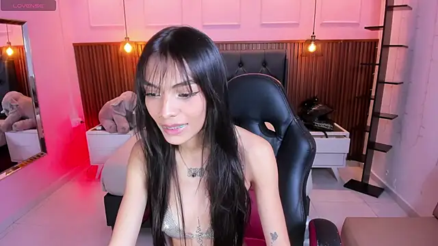 AMELIELEONE online show from November 10, 2025, 12:26 pm