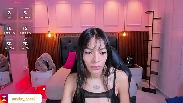 AMELIELEONE online show from November 12, 2025, 12:27 pm