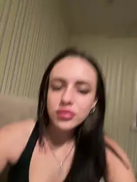 Lisaaan online show from December 20, 2024, 5:04 am