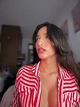 DulceLenns online show from February 2, 2026, 5:55 pm