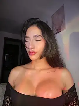 DulceLenns online show from March 8, 2026, 3:32 am