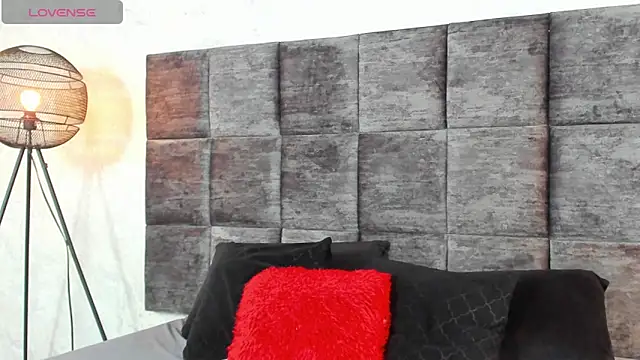 SusanRodriguez  online show from October 28, 2025, 10:01 pm