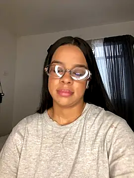 trianawhite online show from December 3, 2025, 3:32 pm