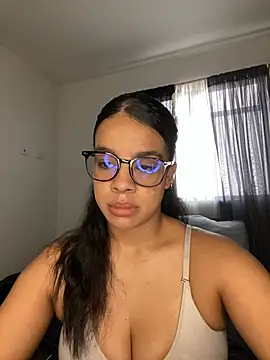 Snapshot of trianawhite chatting on April 22, 2026, 3:46 pm trianawhite online show from April 22, 2026, 3:46 pm