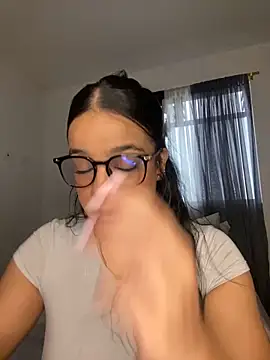 Snapshot of trianawhite chatting on May 21, 2026, 3:30 pm trianawhite online show from May 21, 2026, 3:30 pm