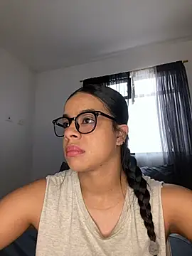 Snapshot of trianawhite chatting on May 28, 2026, 3:09 pm trianawhite online show from May 28, 2026, 3:09 pm