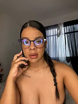 Snapshot of trianawhite chatting on June 7, 2026, 3:05 pm trianawhite online show from June 7, 2026, 3:05 pm