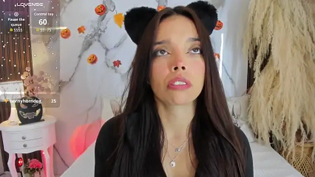 hannahill69 online show from October 28, 2025, 5:33 am