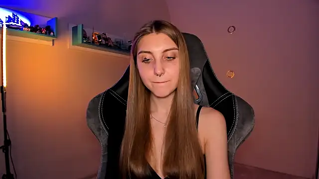 CassiaBlade1 online show from January 14, 2025, 7:32 pm