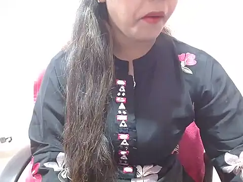 Snapshot of LovingPihu chatting on February 14, 2025, 5:19 am LovingPihu online show from February 14, 2025, 5:19 am