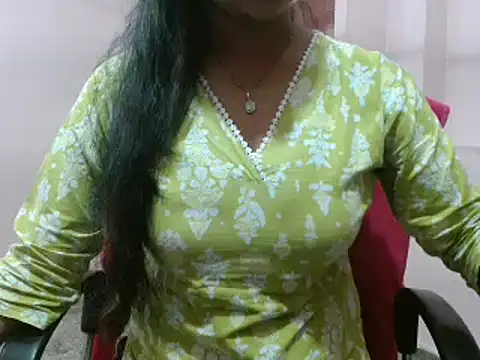 Snapshot of LovingPihu chatting on February 18, 2025, 11:55 am LovingPihu online show from February 18, 2025, 11:55 am