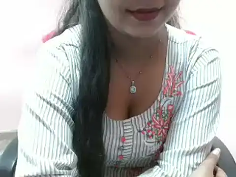 Snapshot of LovingPihu chatting on February 24, 2025, 6:05 am LovingPihu online show from February 24, 2025, 6:05 am
