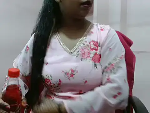 Snapshot of LovingPihu chatting on February 28, 2025, 4:54 am LovingPihu online show from February 28, 2025, 4:54 am