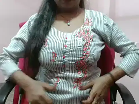 Snapshot of LovingPihu chatting on March 3, 2025, 11:00 am LovingPihu online show from March 3, 2025, 11:00 am