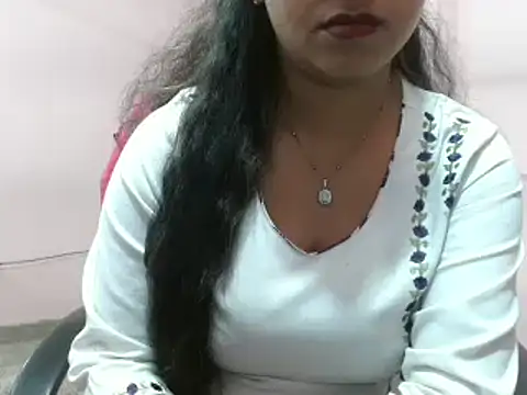 Snapshot of LovingPihu chatting on March 4, 2025, 11:51 am LovingPihu online show from March 4, 2025, 11:51 am