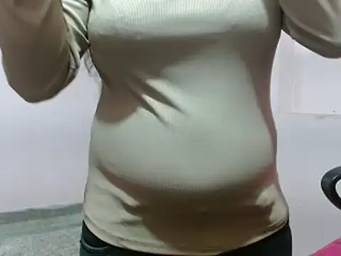 Snapshot of LovingPihu chatting on March 6, 2025, 5:35 am LovingPihu online show from March 6, 2025, 5:35 am