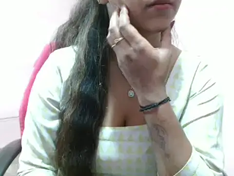 Snapshot of LovingPihu chatting on March 7, 2025, 8:45 am LovingPihu online show from March 7, 2025, 8:45 am