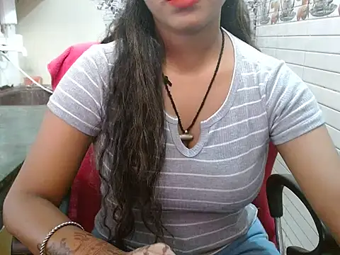 Snapshot of LovingPihu chatting on October 21, 2025, 5:41 am LovingPihu online show from October 21, 2025, 5:41 am