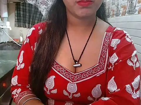 Snapshot of LovingPihu chatting on November 18, 2025, 6:18 am LovingPihu online show from November 18, 2025, 6:18 am