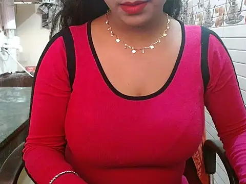 Snapshot of LovingPihu chatting on December 2, 2025, 5:35 am LovingPihu online show from December 2, 2025, 5:35 am