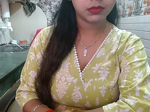 LovingPihu online show from April 3, 2026, 5:49 am