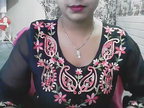LovingPihu online show from May 30, 2026, 5:26 am