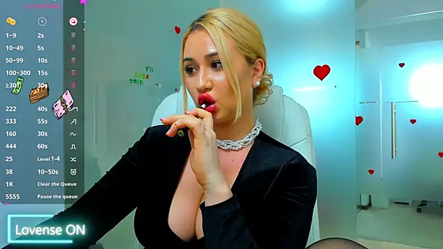 Snapshot of sassy_madeline chatting on January 4, 2025, 11:22 am sassy madeline online show from January 4, 2025, 11:22 am