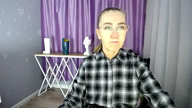 queen a n i online show from January 27, 2025, 7:56 am