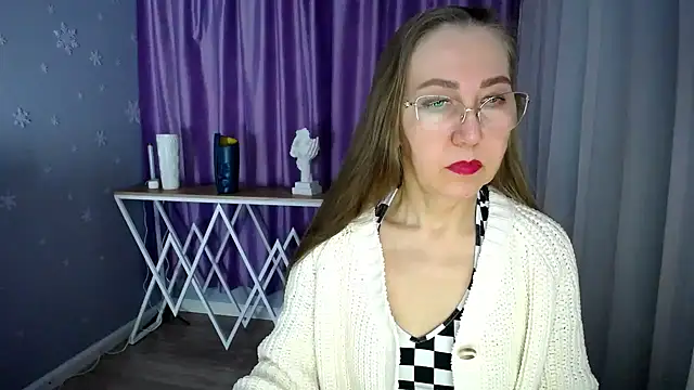 queen a n i online show from March 5, 2025, 9:27 am