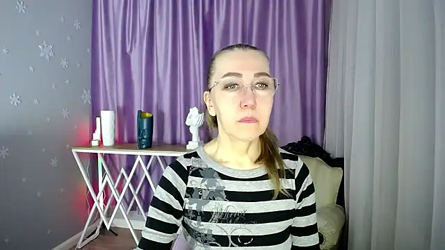 queen a n i online show from March 6, 2025, 8:19 am