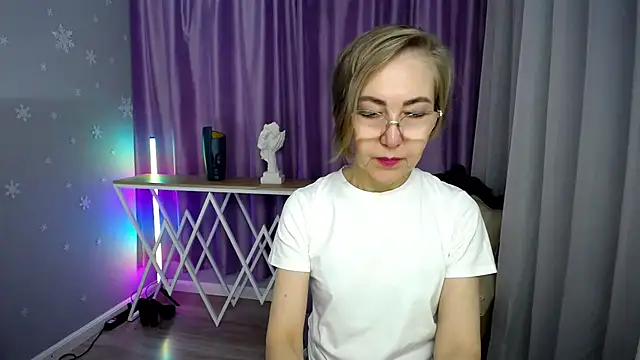 queen a n i online show from October 17, 2025, 7:22 am