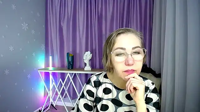 queen a n i online show from November 15, 2025, 11:40 am