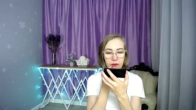 queen a n i online show from April 5, 2026, 10:12 am