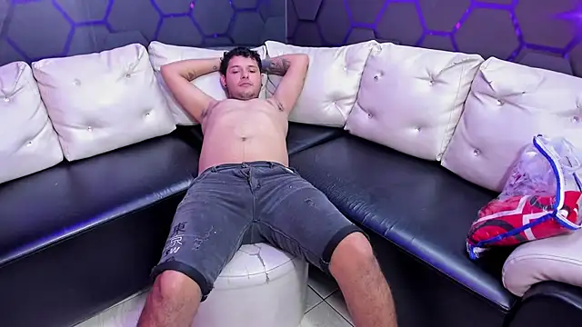 Snapshot of Blow2job-Lat chatting on February 5, 2026, 3:11 am Blow2job-Lat online show from February 5, 2026, 3:11 am