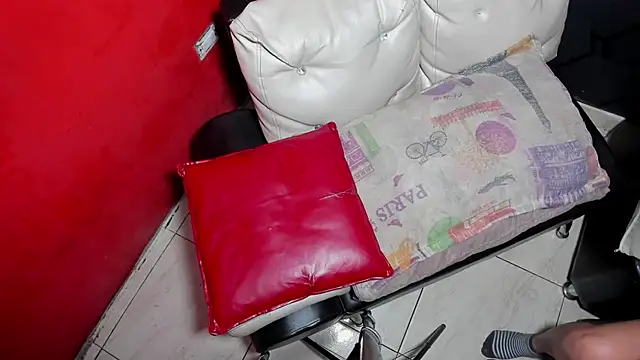 Snapshot of Blow2job-Lat chatting on February 16, 2026, 11:17 am Blow2job-Lat online show from February 16, 2026, 11:17 am