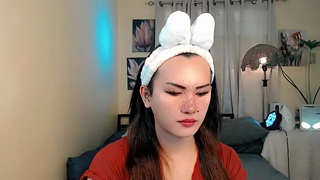 beatrice 21 online show from November 3, 2025, 12:57 am