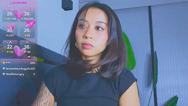 Mia Tin online show from September 18, 2025, 2:52 pm