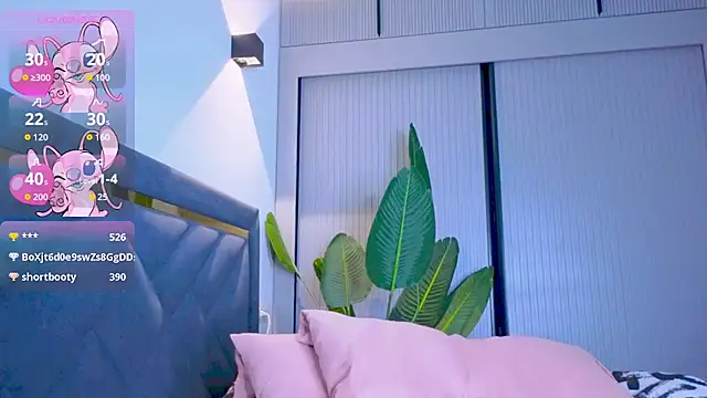 Mia Tin online show from October 15, 2025, 2:28 pm