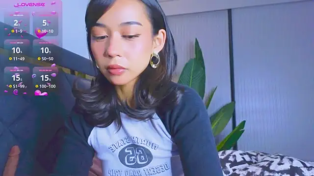 Mia Tin online show from October 23, 2025, 4:06 pm