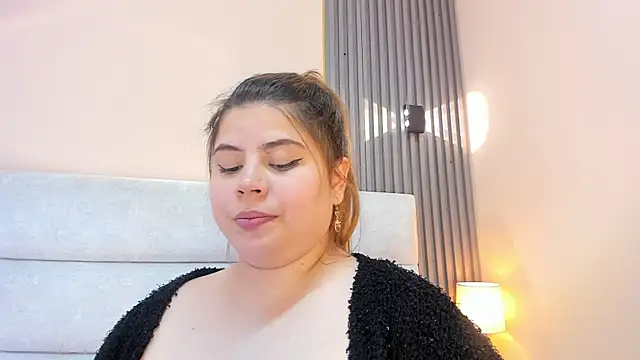 EYMI TOMSOM online show from February 11, 2025, 6:22 pm