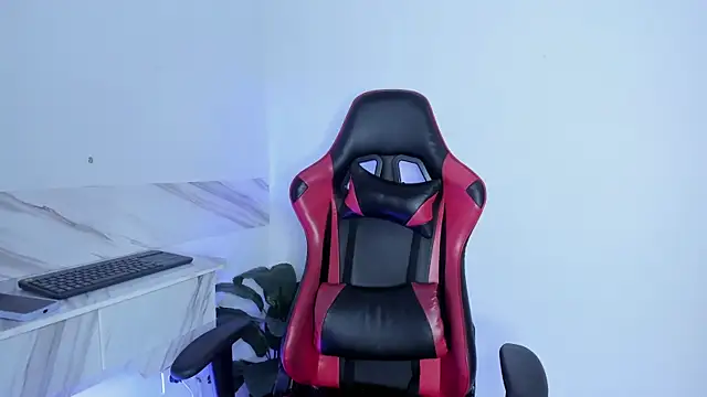  liathompsom09 online show from January 13, 2025, 12:02 pm