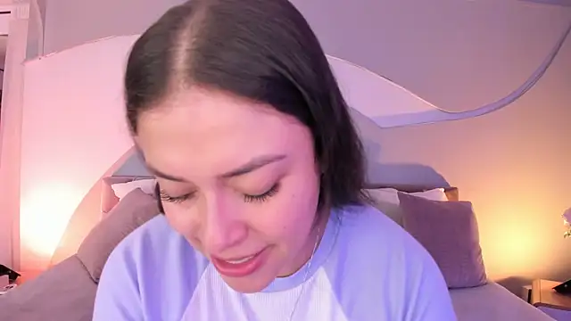 Nicolle W online show from September 11, 2025, 11:54 am