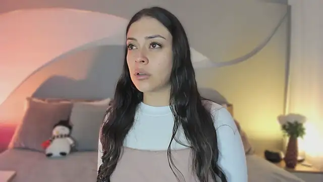 Nicolle W online show from December 4, 2025, 11:41 am