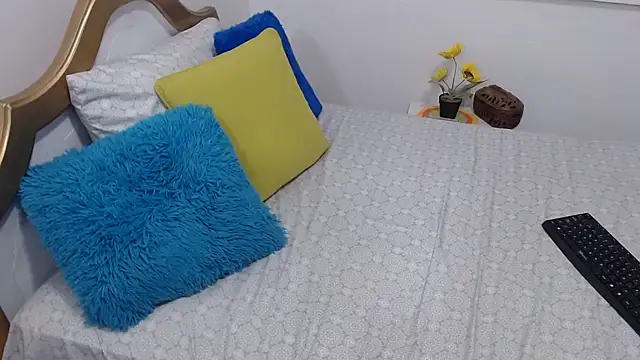 emiliaa hot online show from March 5, 2025, 10:21 pm