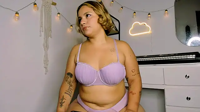 susy angel online show from March 10, 2025, 1:45 am