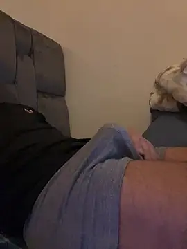 reyadXxxx online show from April 1, 2026, 11:57 pm