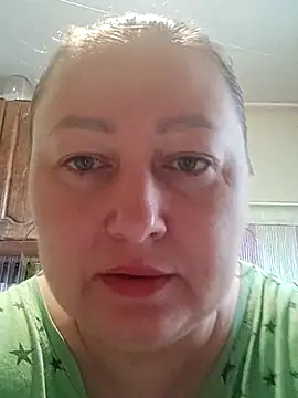 Snapshot of Rini333 chatting on July 10, 2026, 9:12 am Rini333 online show from July 10, 2026, 9:12 am