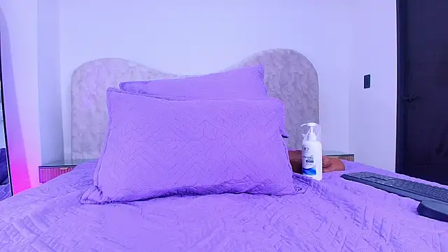 shelsyloreds online show from November 17, 2025, 12:33 pm